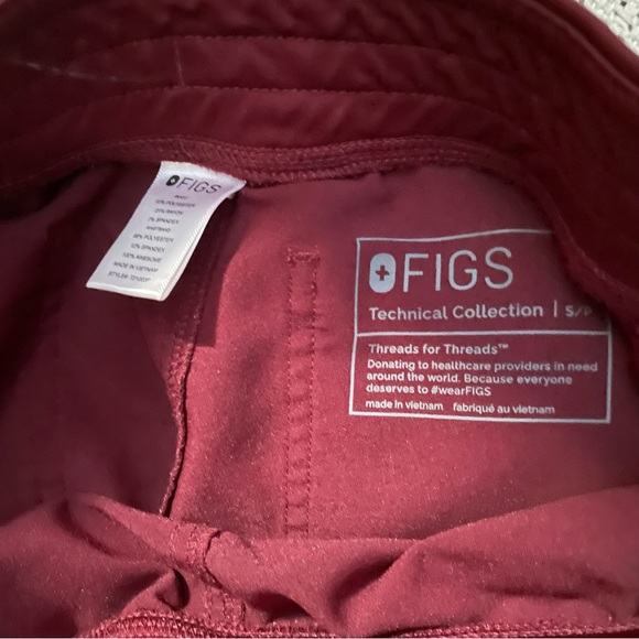 Figs burgundy scrub set - Picture 4 of 4